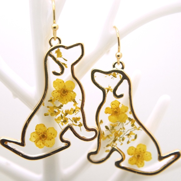 Dog Puppy Stunning  Light weight  Pressed Flower Earrings - Picture 1 of 1